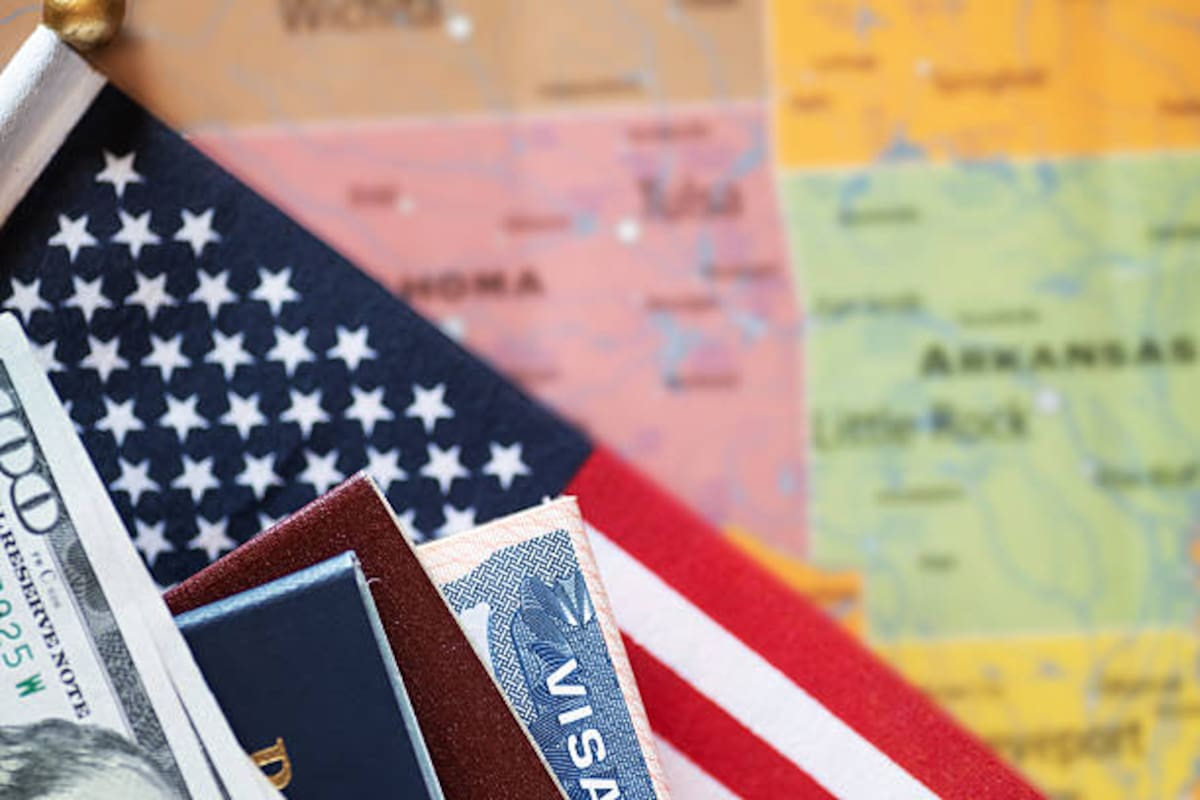 La Administración de Donald Trump analiza nuevas medidas migratorias que podrían afectar a miles de solicitantes de asilo en Estados Unidos.