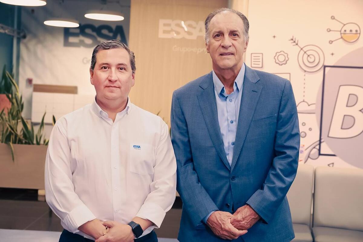 El gerente de la Essa, José Gregorio Ramírez Amaya y John Maya Salazar, líder del Grupo EPM.