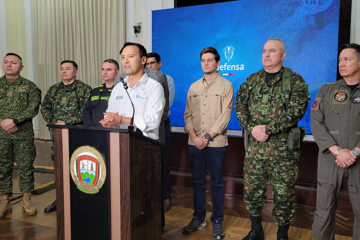 Autoridades civiles, militares y policiales se reúnen en la Gobernación de Santander durante la Reunión Estratégica de Seguimiento al Plan Democracia, donde se definieron las acciones de seguridad para las elecciones del próximo 21 de junio. Foto de Archivo / Vanguardia.