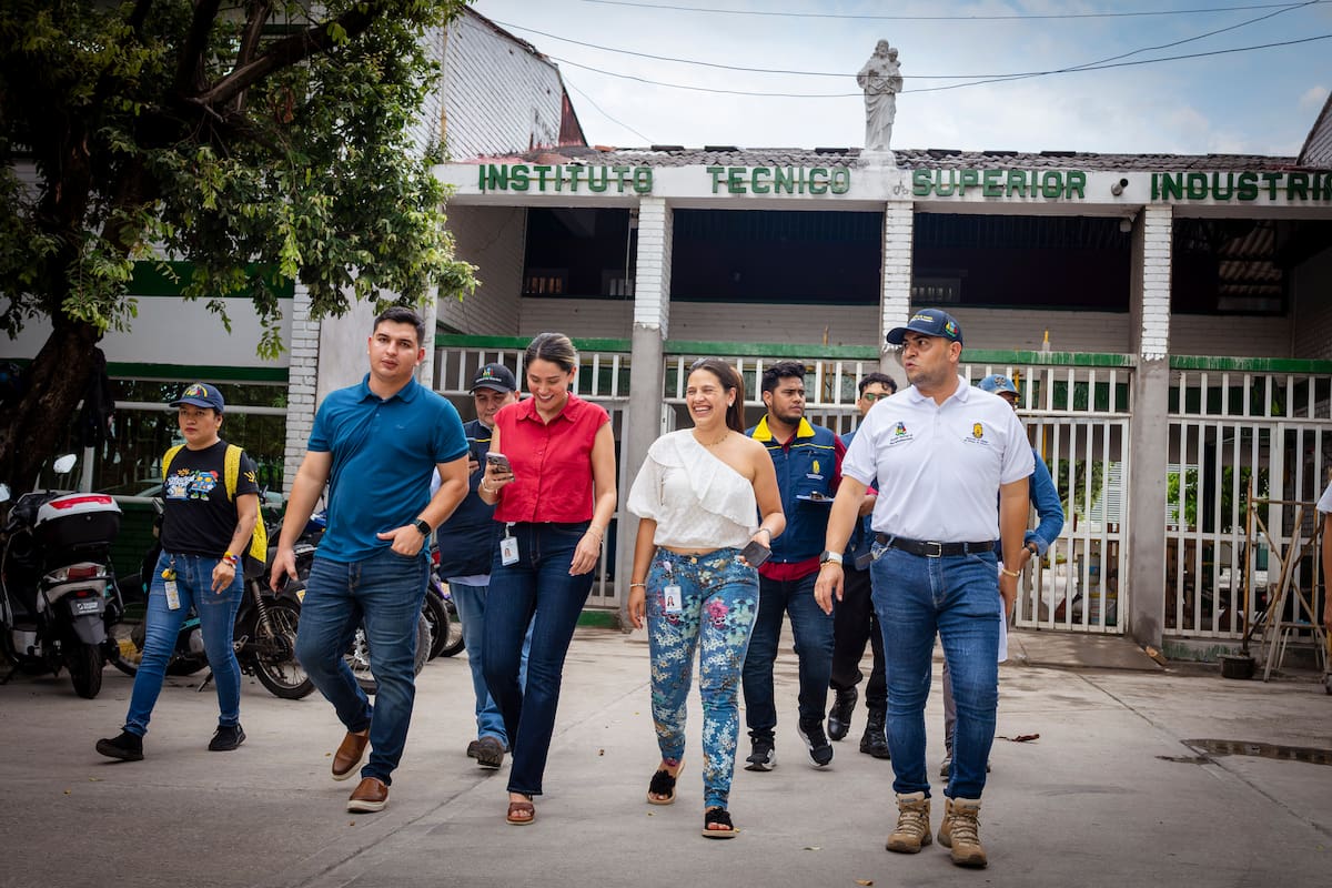 Funcionarios de Gestión del Riesgo, en articulación con la Registraduría, inspeccionan las condiciones técnicas y de seguridad de los puestos de votación en Barrancabermeja.
Suministrada/Barrancabermeja