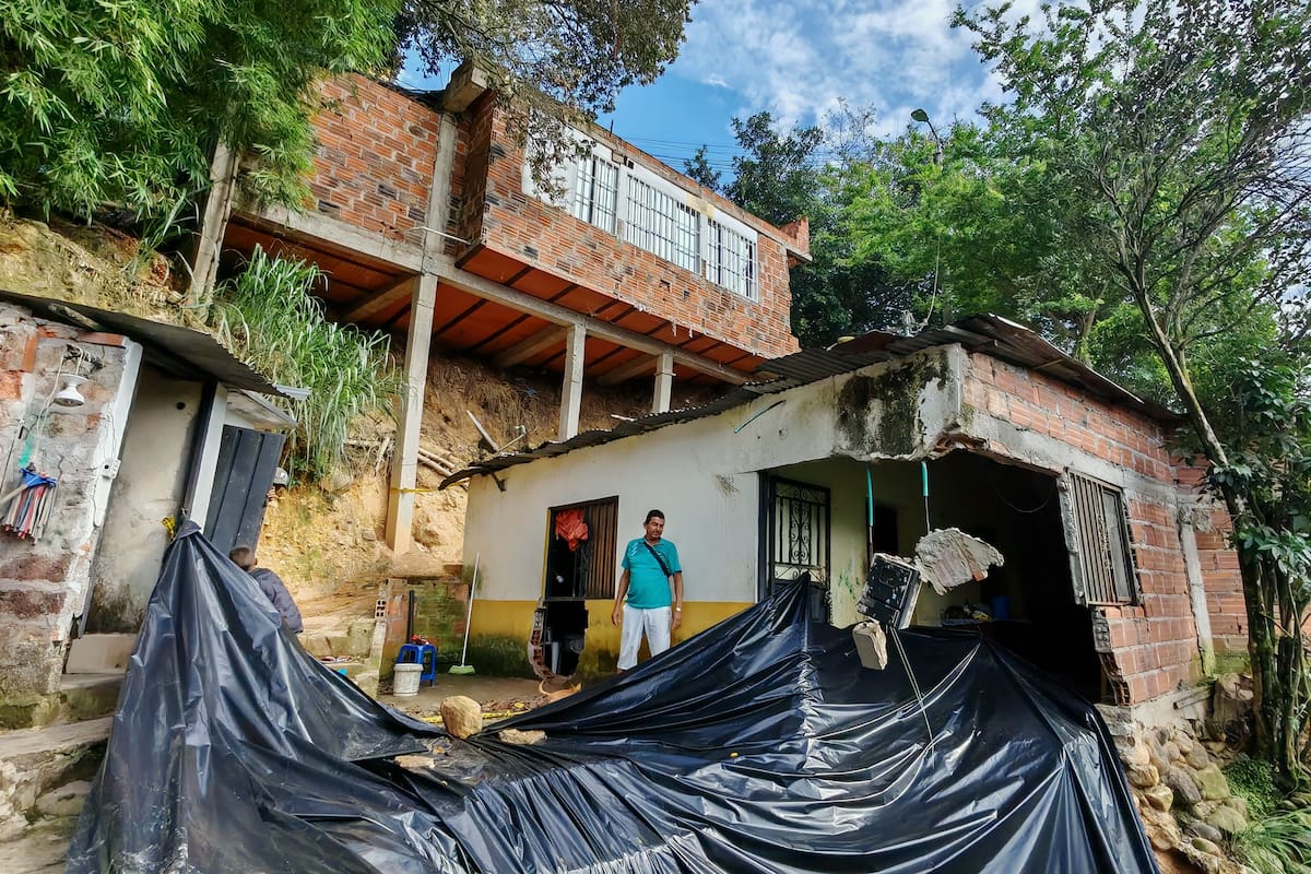 Hasta el momento, cuatro familias han tenido que evacuar de sus propias casas por el riesgo inminente de colapso de sus viviendas.
