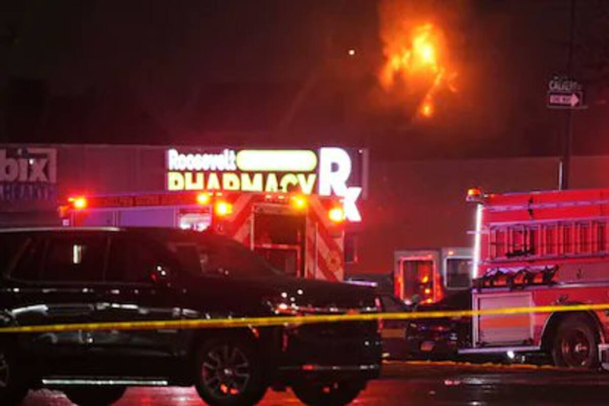 Viviendas y vehículos afectados tras accidente de un avión en Filadelfia, Estados Unidos