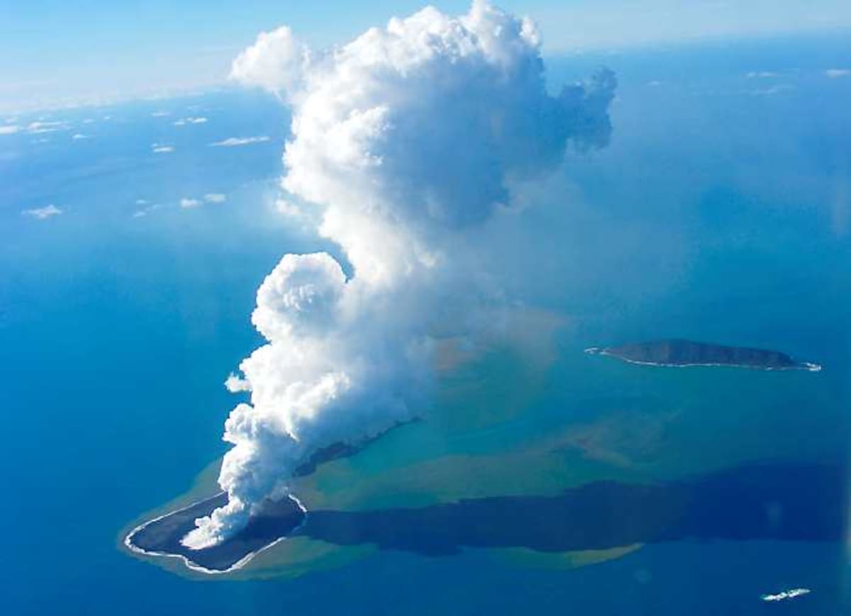 La erupción del volcán Hunga Tonga Hunga Ha’apai en 2022 generó una una explosión que los científicos estiman ahora que tuvo la fuerza de 10 megatones.