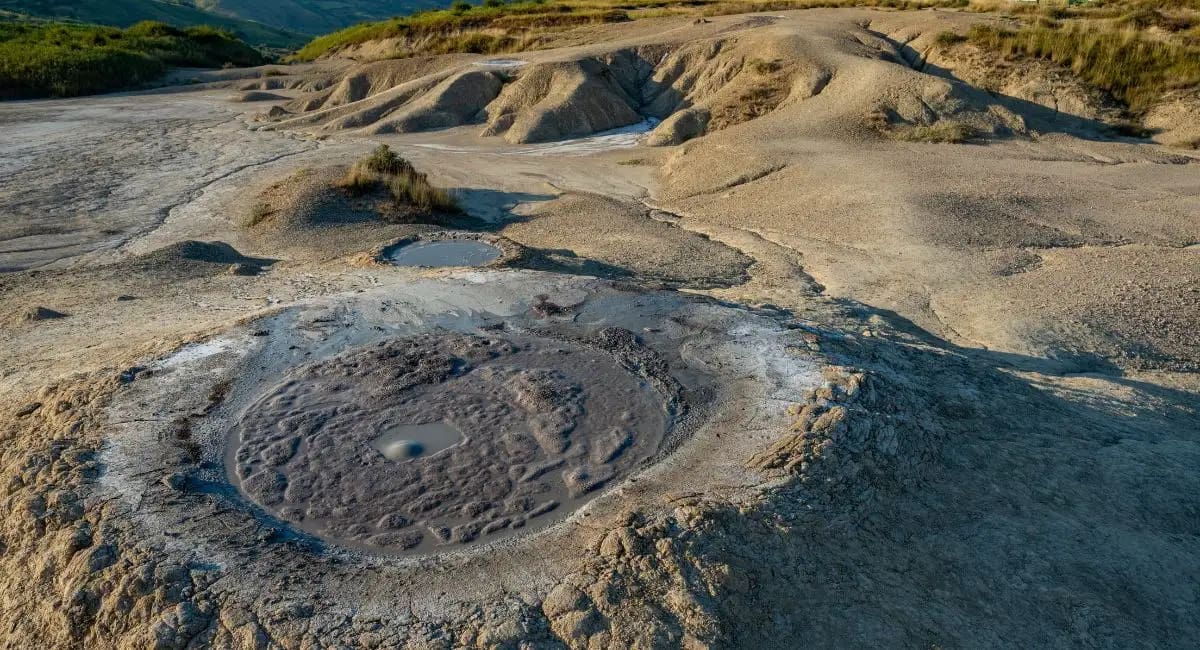 Reporte de erupción de volcán de lodo en Antioquia genera alerta entre habitantes de la zona. Foto: Shutterstock Florin Faur