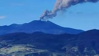 Aeropuerto de Popayán seguirá cerrado por ceniza del volcán Puracé y afectaciones