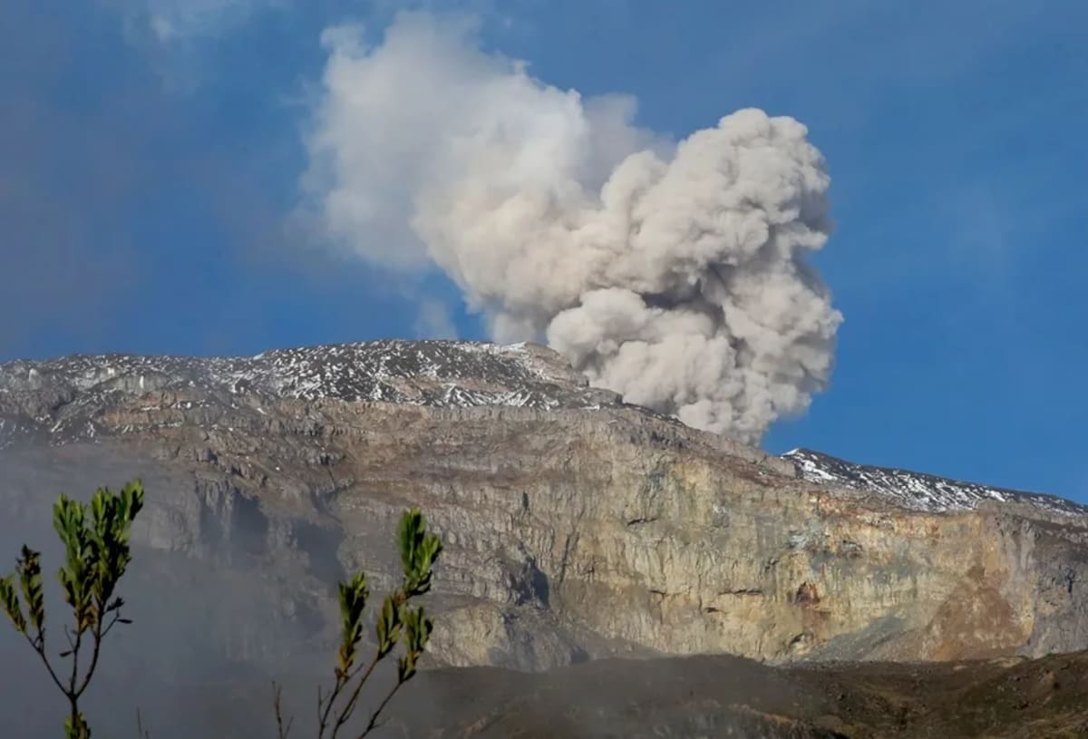 El Servicio Geológico Colombiano recomendó a la comunidad evitar el acceso a la parte alta del volcán Puracé.