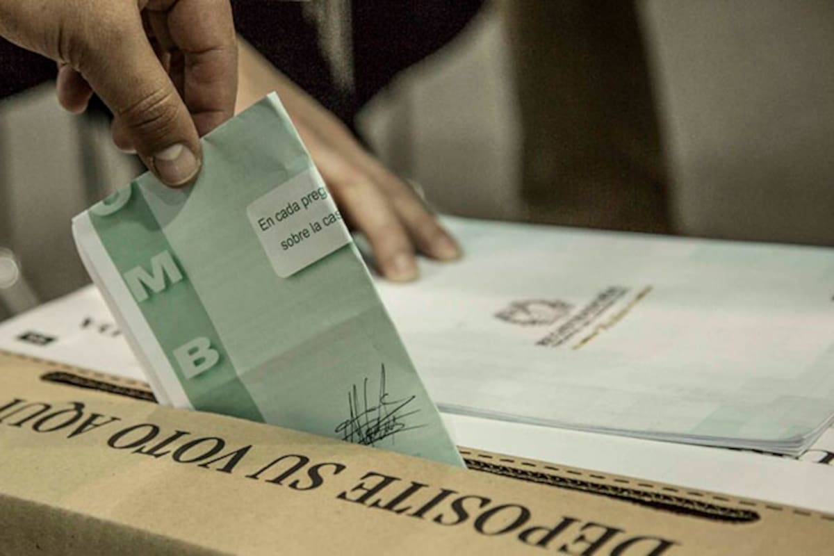 El registrador nacional respondió a los cuestionamientos sobre el sistema electoral y explicó que la validación de los votos se realiza en las mesas.