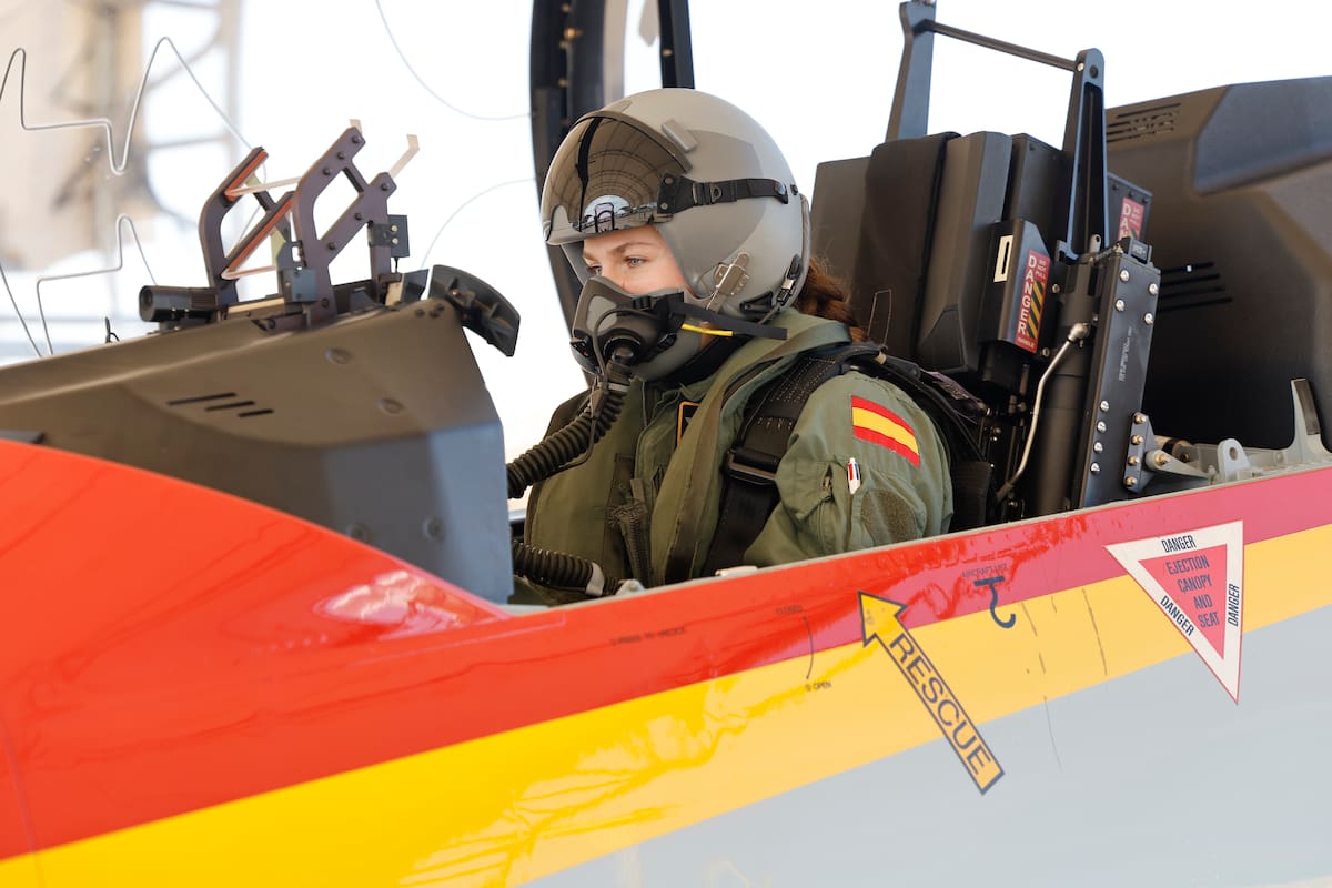 La princesa Leonor de España realizó su primer vuelo en solitario a bordo de un avión Pilatus PC-21.