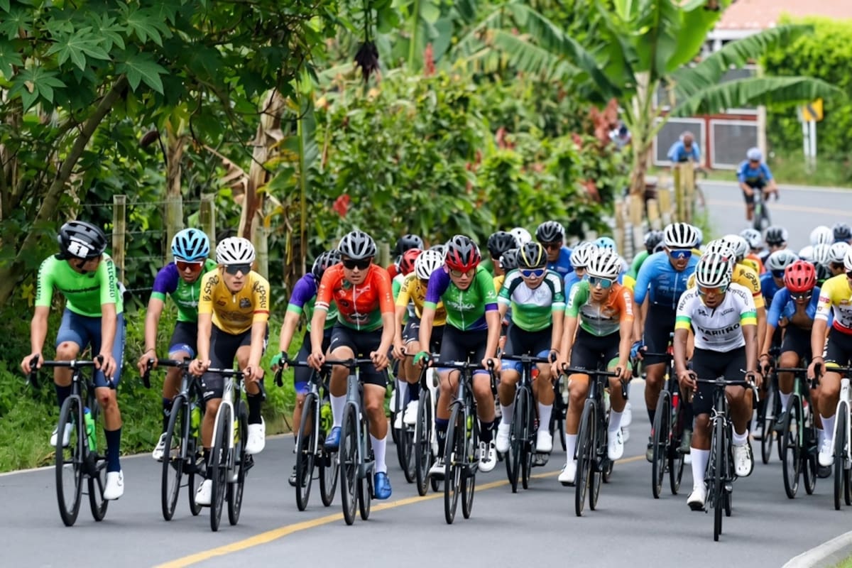 Santander recibirá la Vuelta al Futuro 2026, competencia que reúne a los mejores ciclistas juveniles y prejuveniles de Colombia. Foto: FCC.