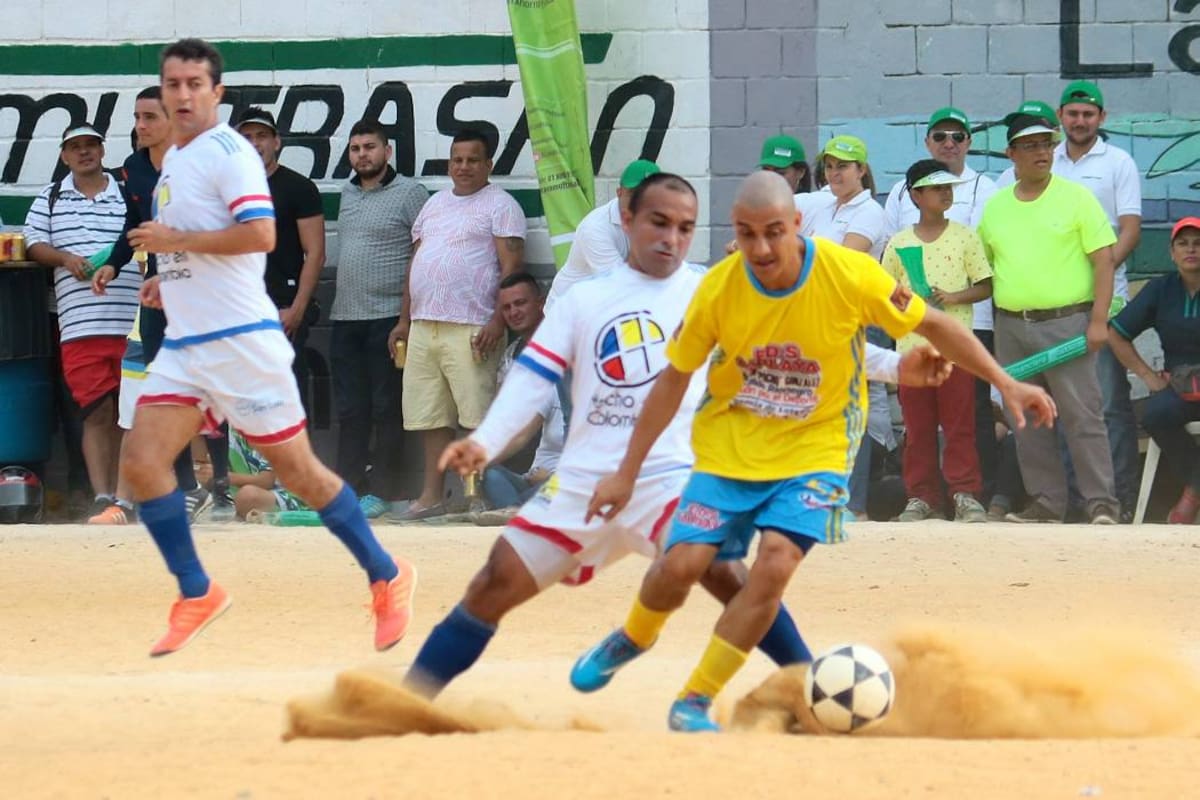 Todos los años, la Copa de Campeones Financiera Comultrasan es un certamen que reúne a los mejores futbolistas de la categoría sénior máster de la región y del país. (Foto: Archivo / VANGUARDIA LIBERAL)