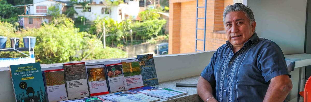 Walter Pardavé Livia celebra 60 años con una exposición de 25 libros. Foto suministrada/VANGUARDIA