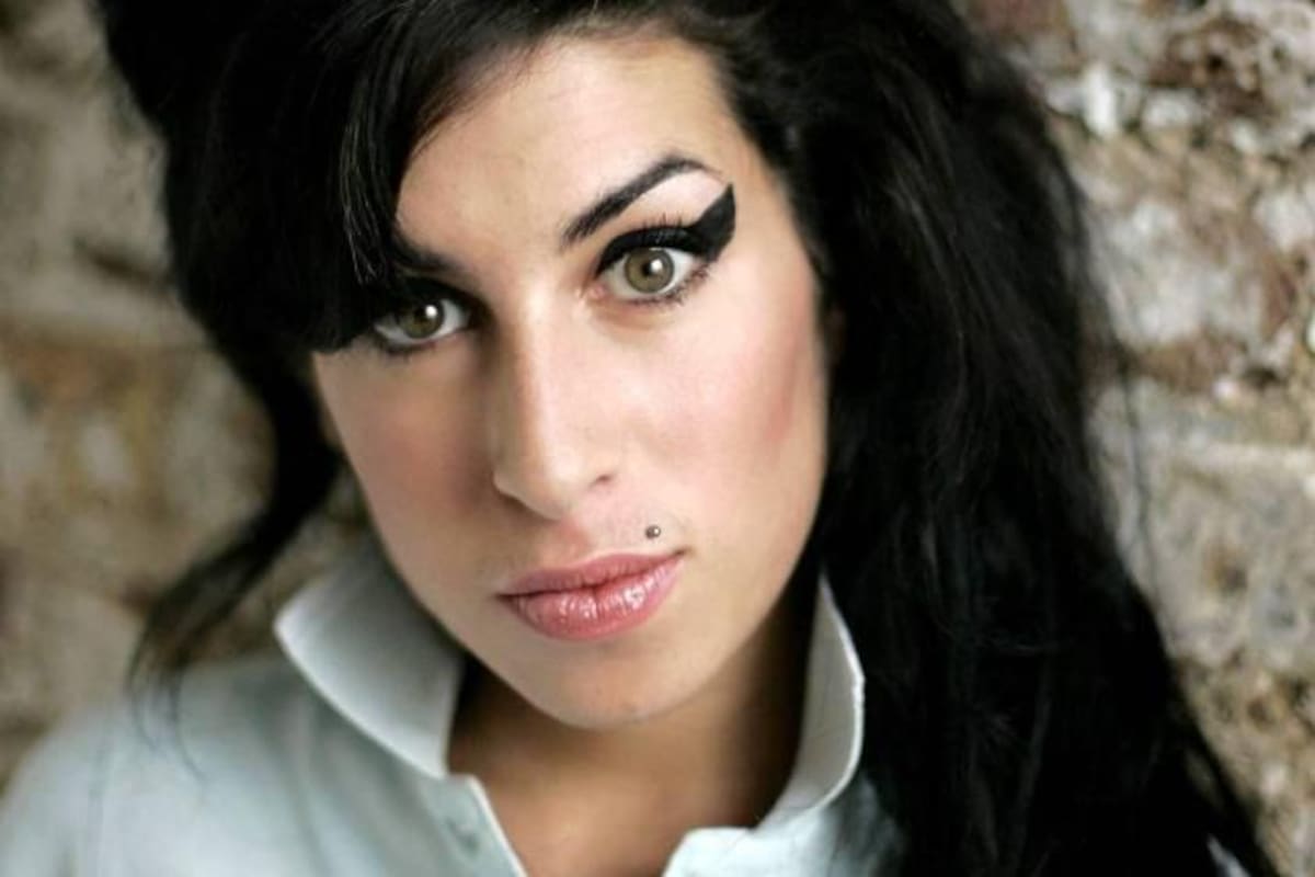 La exposición “Beyond the Stage” (”Más allá del escenario”) sobre la cantante británica Amy Winehouse llega al Museo del Diseño Londres a partir del próximo viernes. (Archivo/VANGUARDIA)