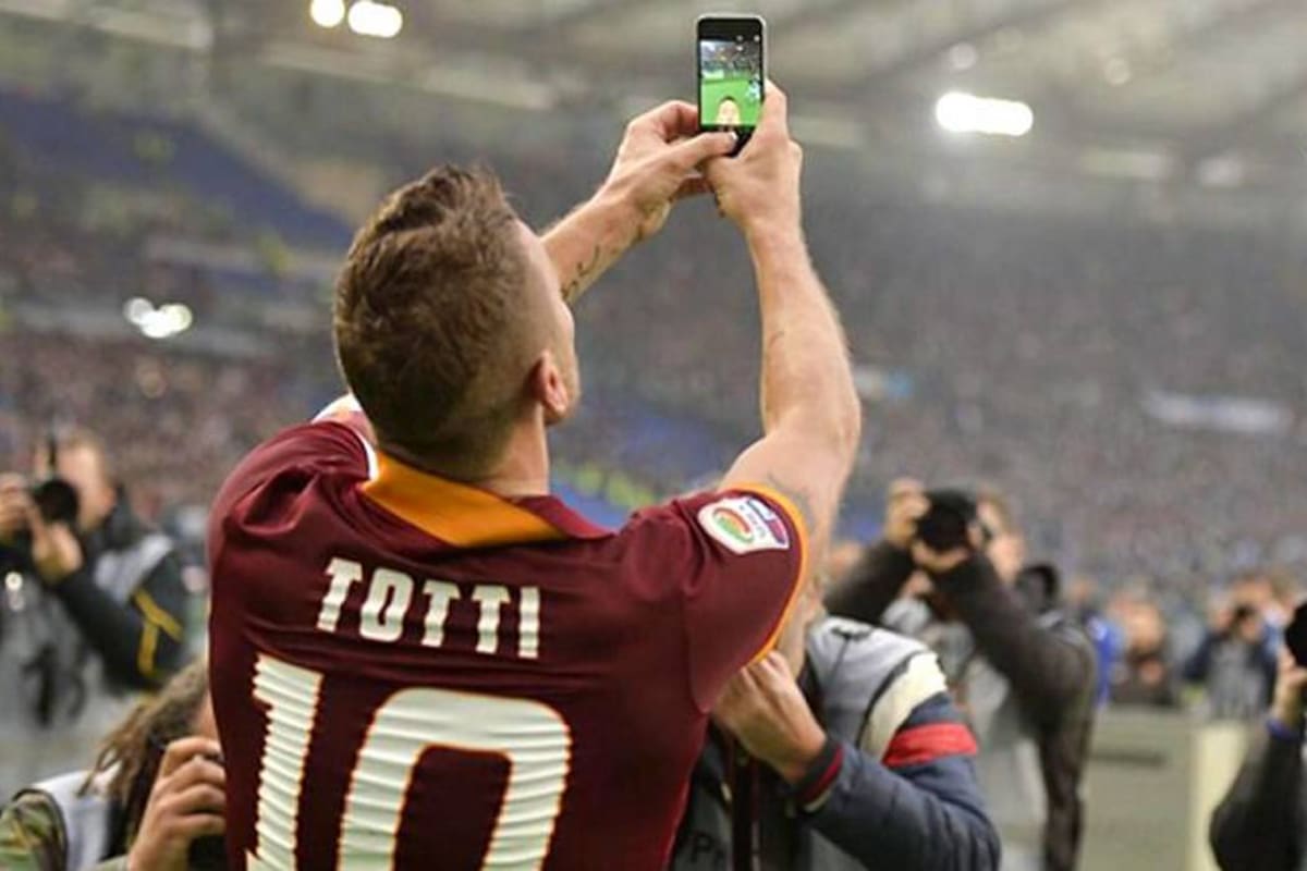 La selfie de Francesco Totti es furor en todo el mundo (Foto: TOMADO DE LAPATILLA.COM/VANGUARDIA LIBERAL)