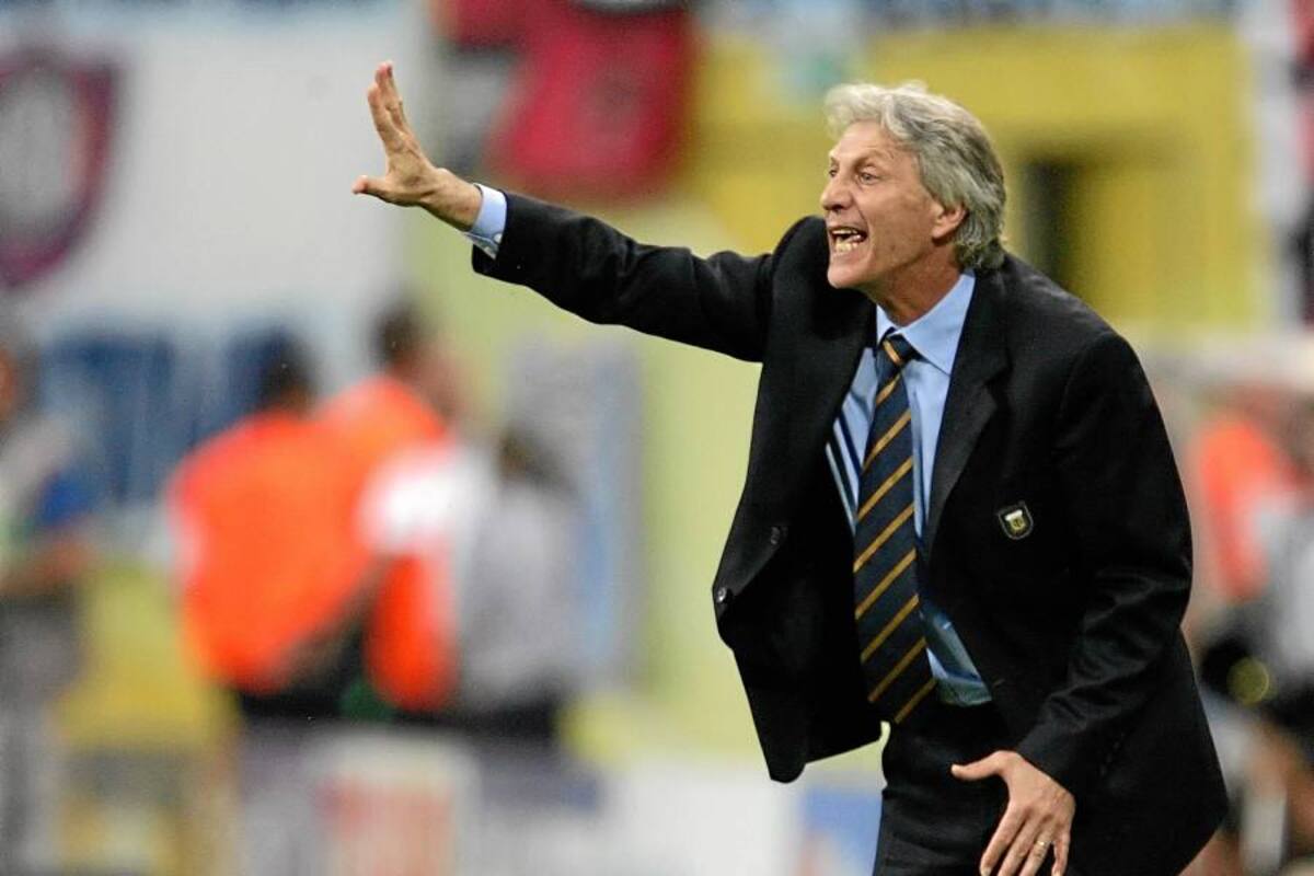Pekerman firma el contrato como nuevo seleccionador de Colombia (Foto: Afp/VANGUARDIA LIBERAL)