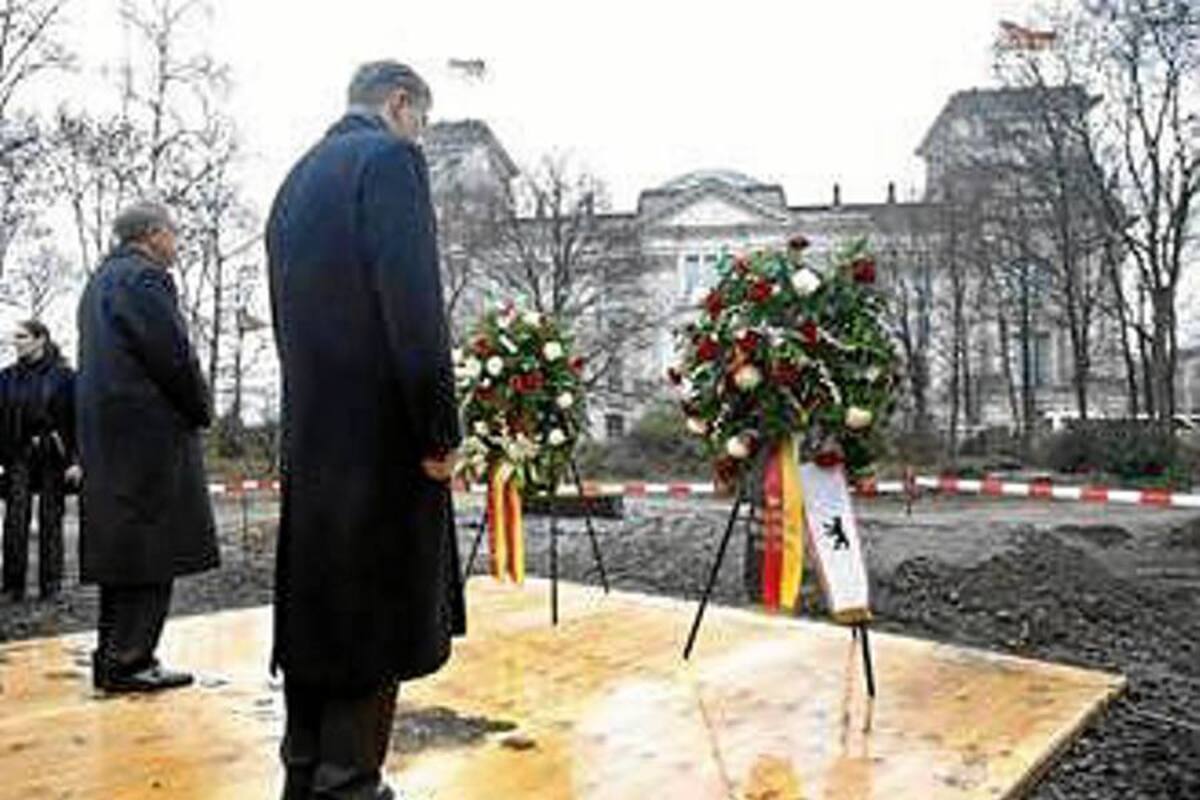 Berlín inaugura monumento en memoria de gitanos víctimas del Holocausto (Foto: t)
