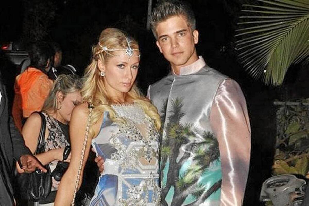 Paris Hilton y su pareja recibieron la bendición en un templo hindú (Foto: Tomada de Bang Showbiz)