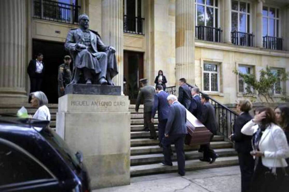 Con homenajes y gratitud es despedido el expresidente Betancur (Foto: COLPRENSA/VANGUARDIA LIBERAL)