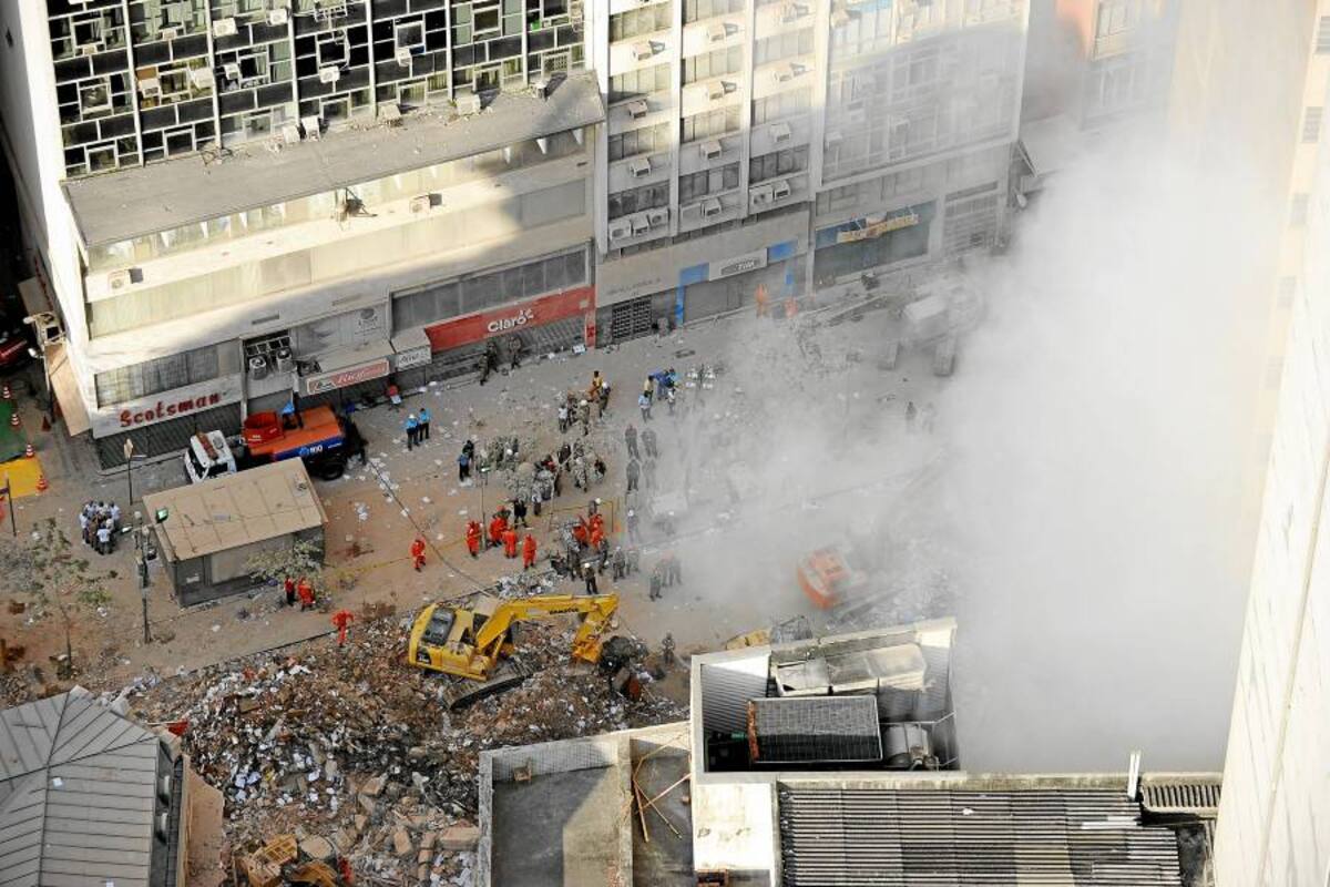 Así quedó la zona aledaña al desplome de edificio en Río de Janeiro (Foto: Afp/VANGUARDIA LIBERAL)
