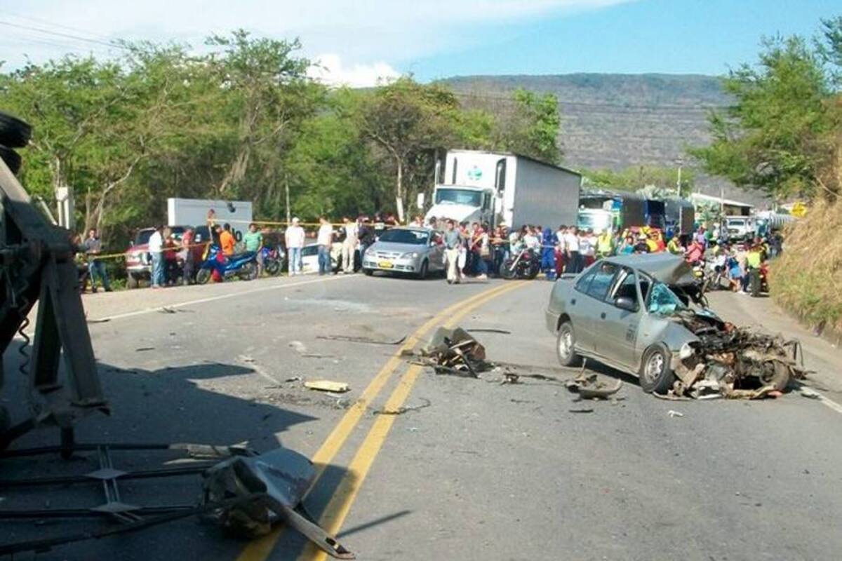 Grave accidente en la vía San Gil dejó un muerto y dos heridos (Foto: Foto Suministrada/VANGUARDIA LIBERAL)