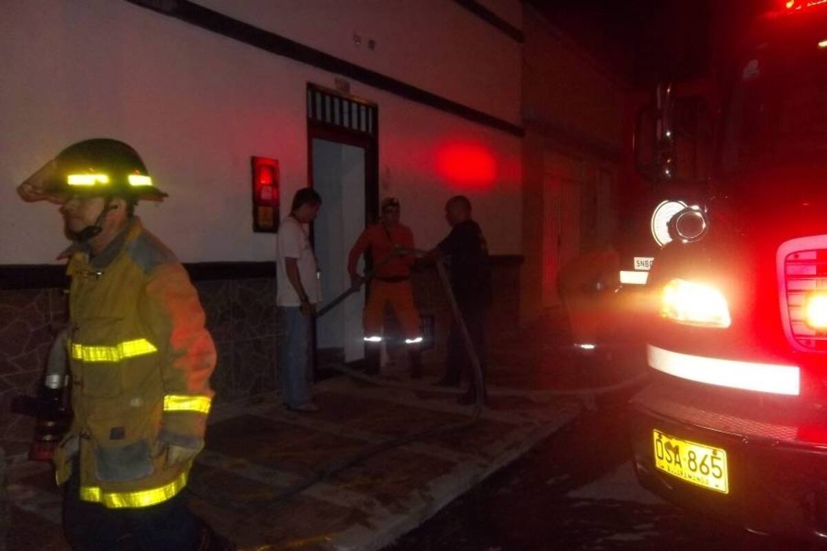 Se investigan causas de incendio en sótano ubicado en la Avenida la Rosita (Foto: Tomada de Internet/ VANGUARDIA LIBERAL)