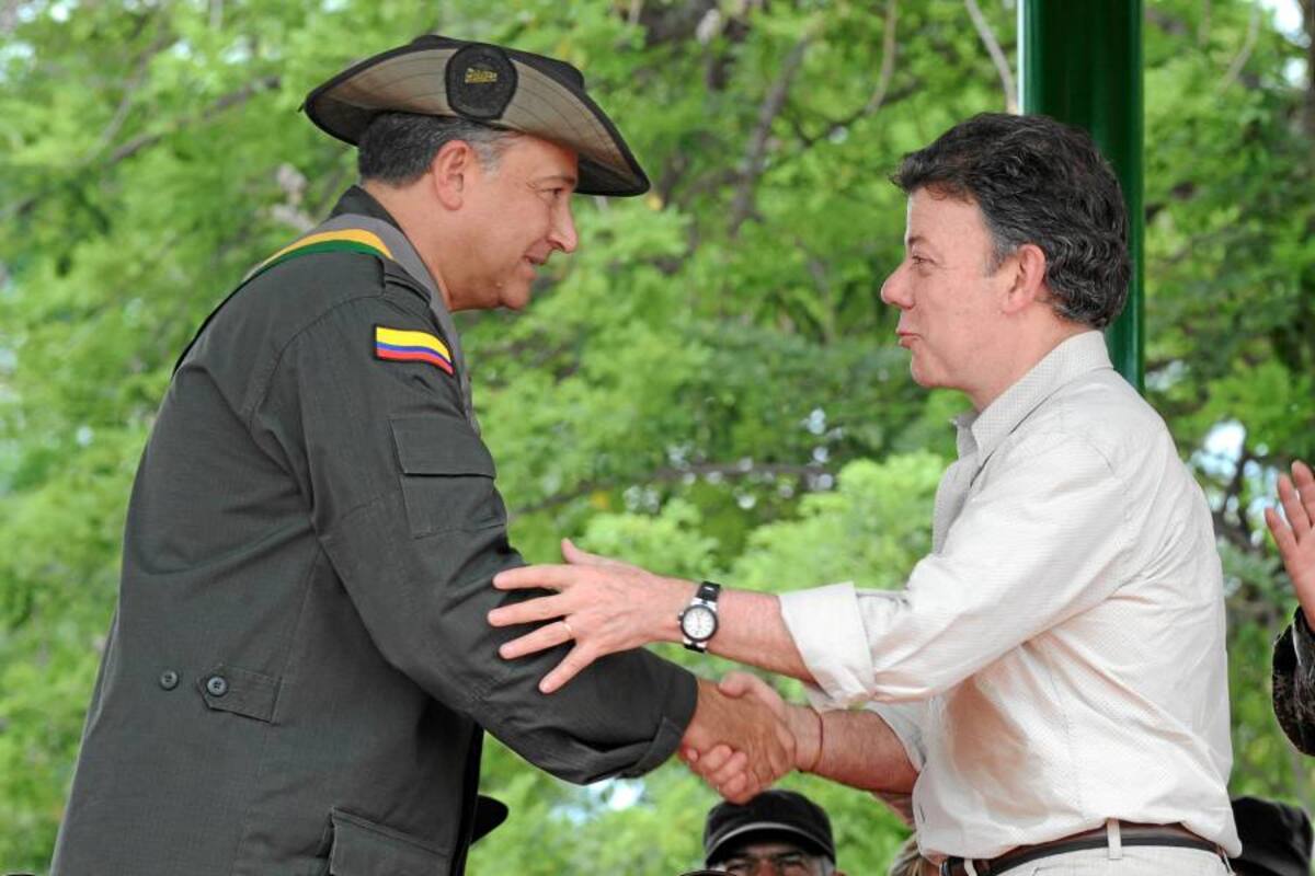 Presidente Santos le habría pedido al general Naranjo que lo acompañe hasta diciembre (Foto: Archivo/VANGURDIA LIBERAL)