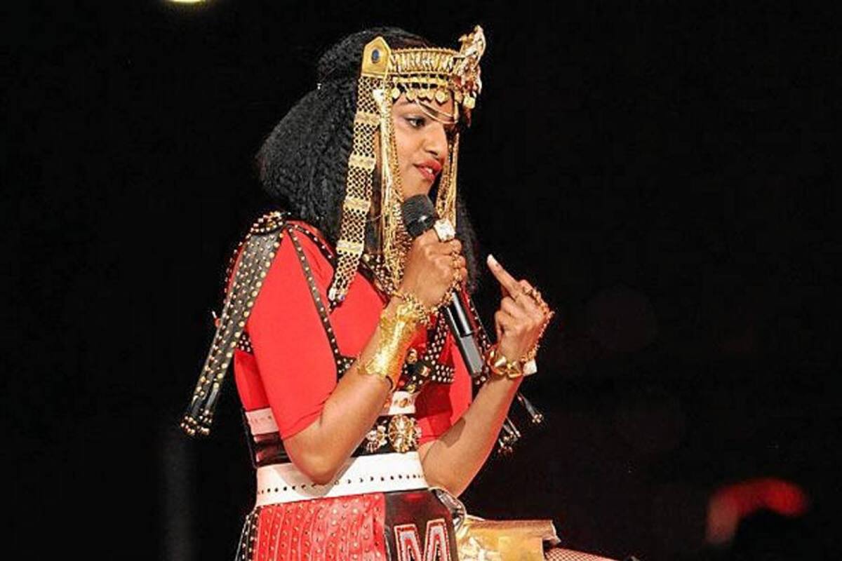 Una cantante hace señas obscenas durante el medio tiempo del Super Bowl (Foto: Tomado de internet/ VANGUARDIA LIBERAL)