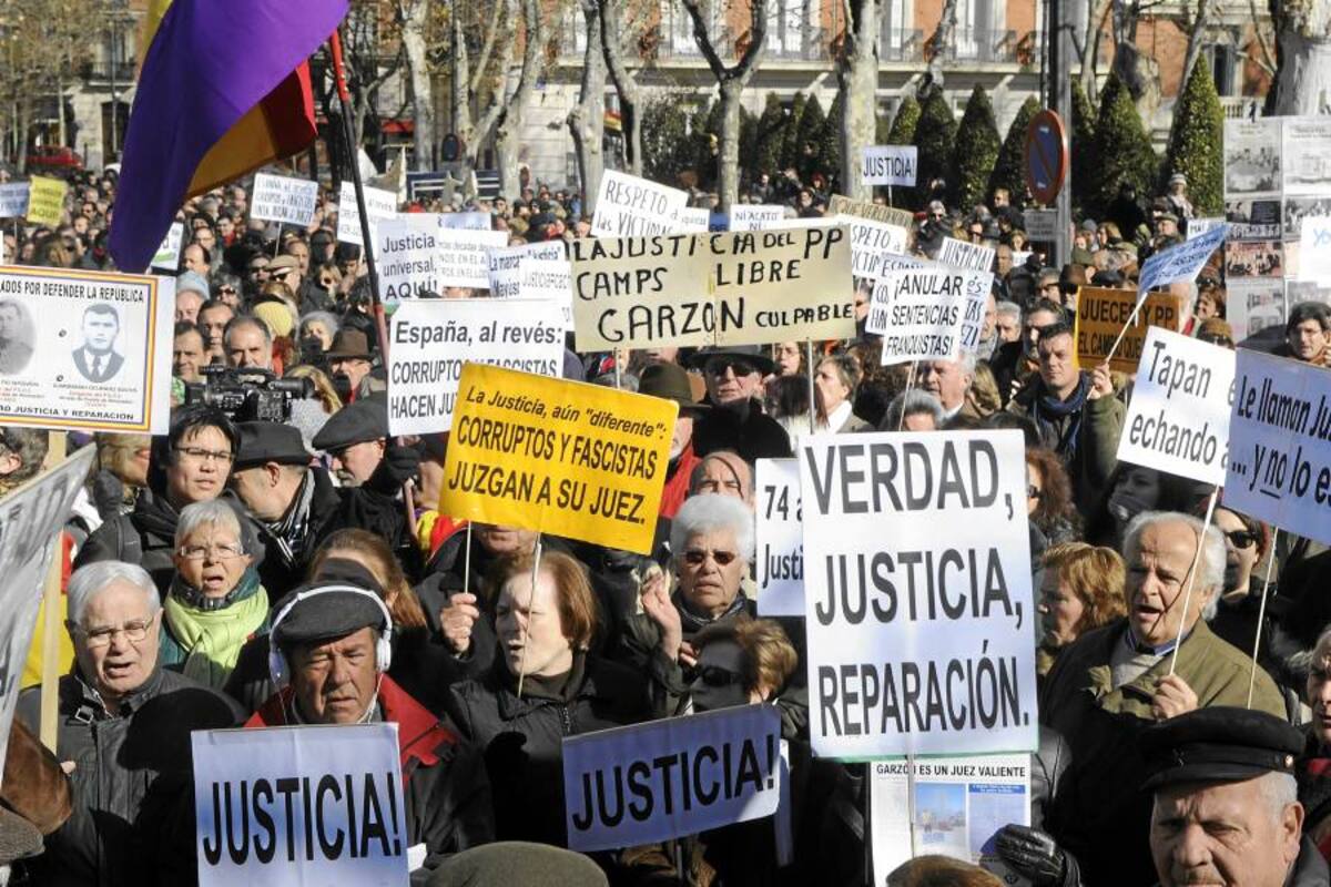 Miles de personas protestan en Madrid contra la condena a juez Garzón. (Foto: AFP/VANGUARDIA LIBERAL)