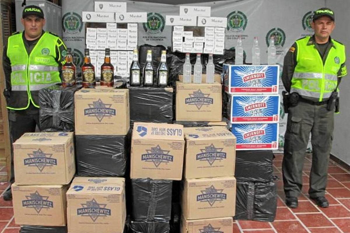 Incautan 2.134 botellas de licor de contrabando en carreteras de Santander (Foto: Foto Suministrada/VANGUARDIA LIBERAL)