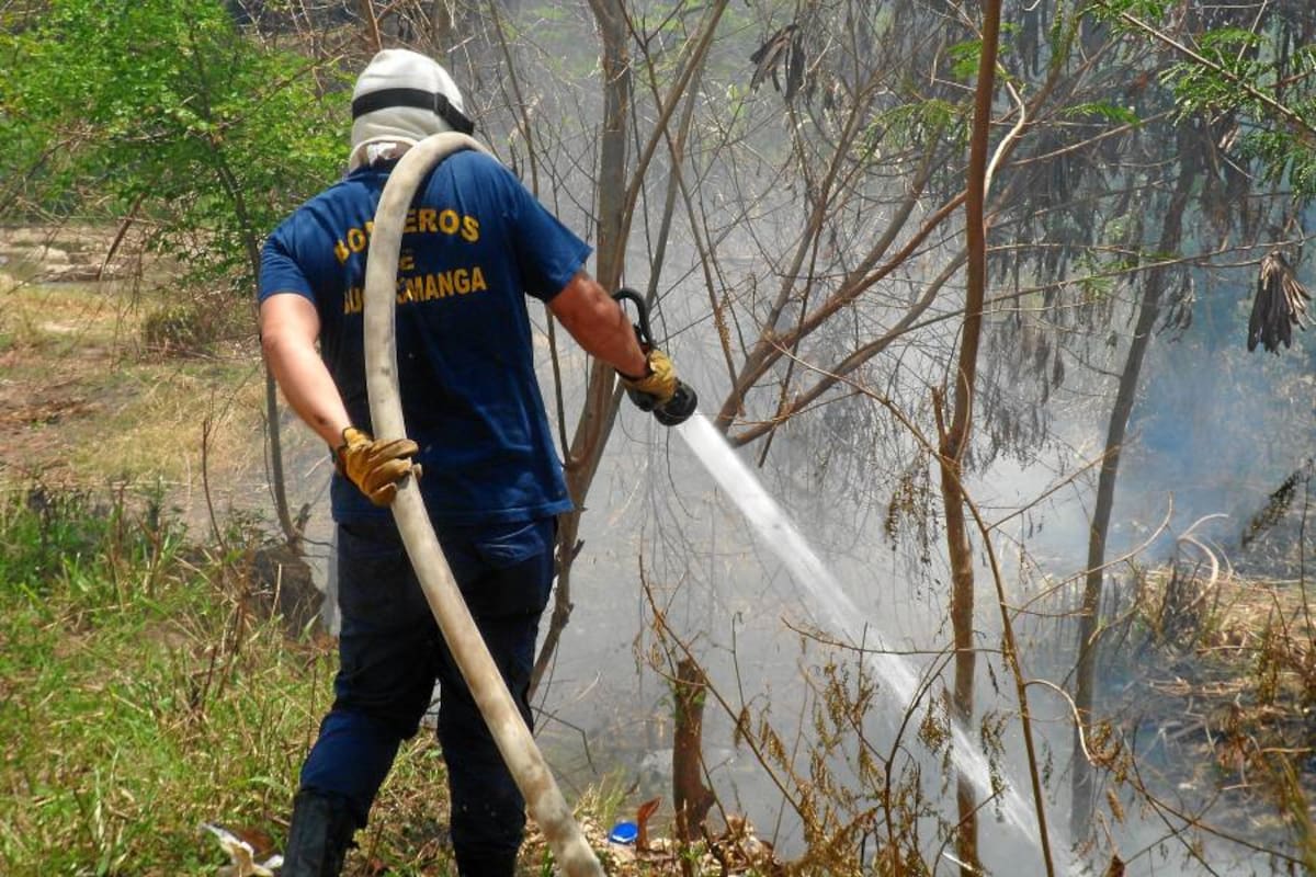 Bomberos controlan tres incendios en Bucaramanga (Foto: Archivo/VANGUARDIA LIBERAL)