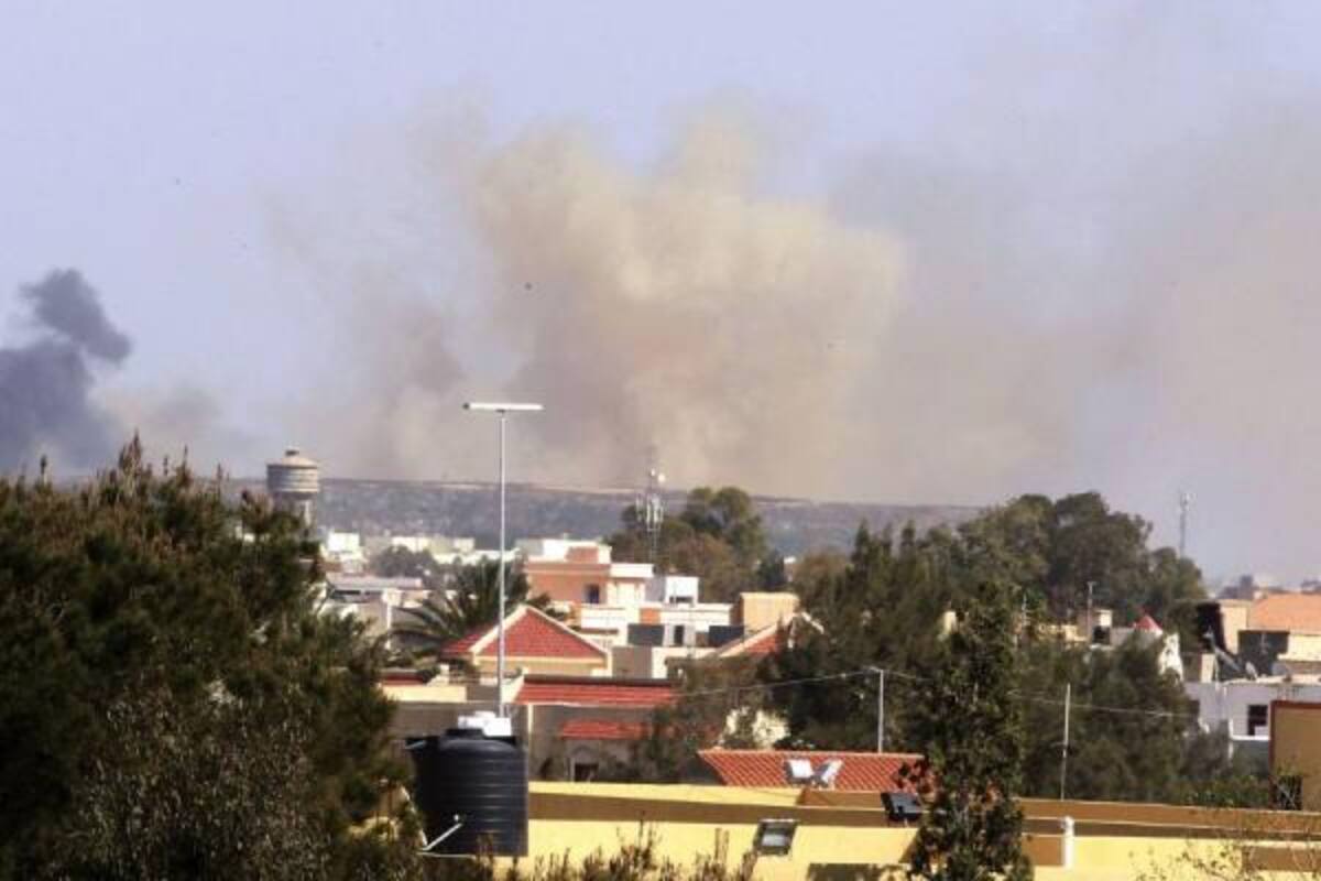 Fotografía del pasado 7 de junio que muestra a un ataque contra instalaciones militares del régimen de Muamar el Gadafi en Trípoli. Según varios medios de comunicación aviones de la Otan atacaron nuevamente el pasado domingo 24. (Foto: EFE/VANGUARDIA LIBERAL)