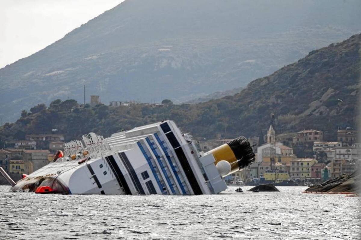 El "Costa Concordia" se desliza a 7 milímetros por hora (Foto: Efe/VanguardiaLiberal)