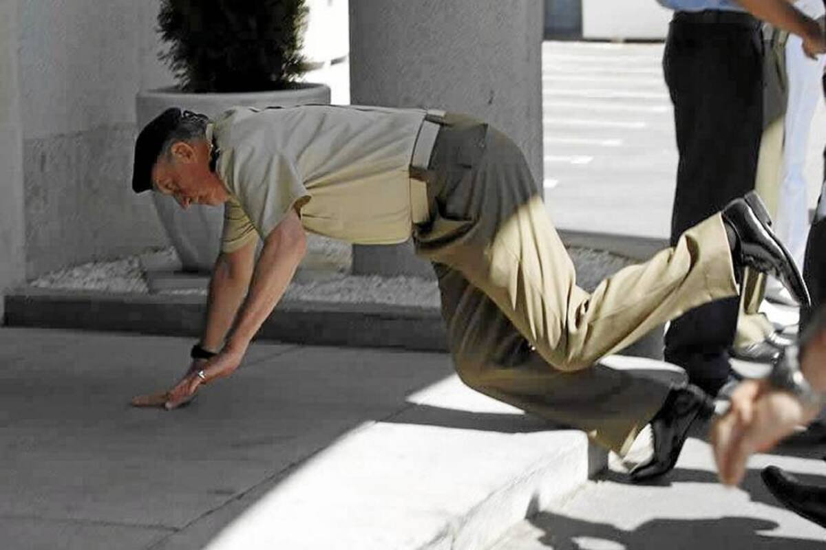 Rey Juan Carlos se tropieza con un escalón (Foto: Efe/ VANGUARDIA LIBERAL)
