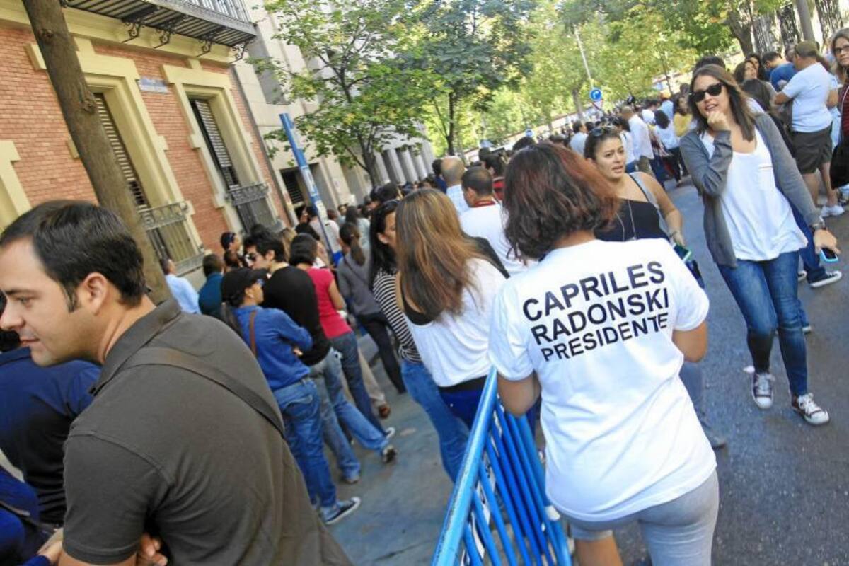Los venezolanos en España hacen cola para votar y elegir presidente (Foto: EFE/VANGUARDIA LIBERAL)