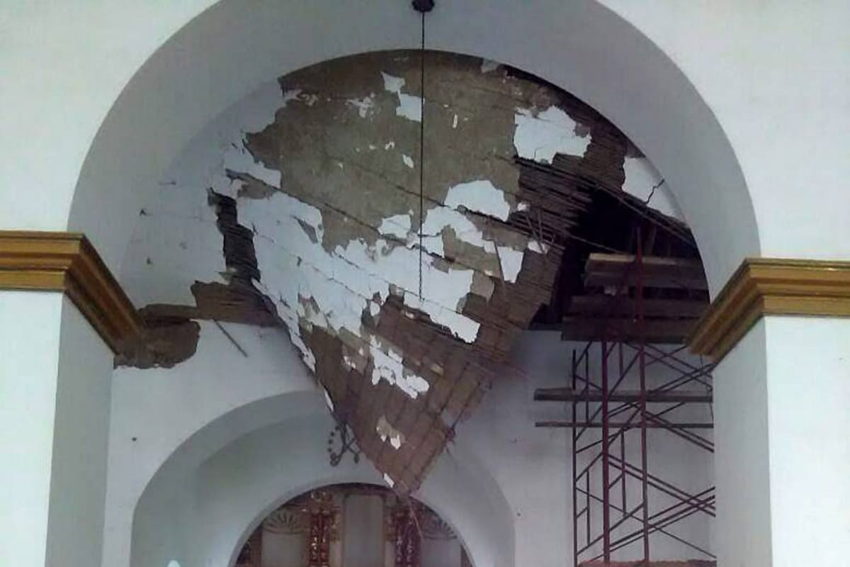 Techo de iglesia de cerca de 200 años se cae a pedazos en Santander (Foto: Suministrada /VANGUARDIA LIBERAL)