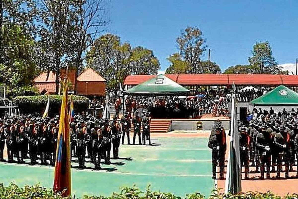 Cerca de 400 uniformados de la Escuela de Carabineros de Vélez, el Ejército Nacional y comunidades educativas, marcharán por las principales calles de Vélez y Barbosa, celebrando así el grito de independencia. (Foto: Luis Fernando Martínez V. /VANGUARDIA LIBERAL)