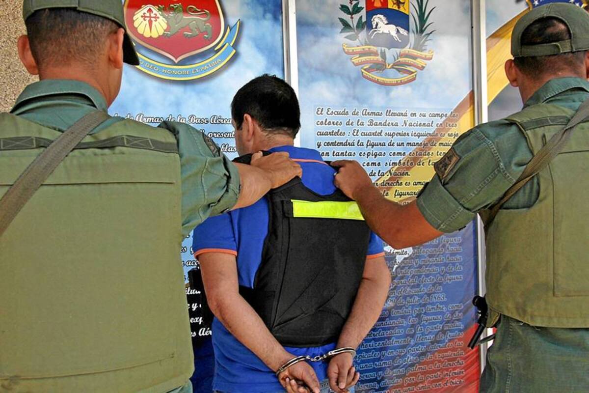 Los dedos que señalan a ‘El Loco’ Barrera (Foto: AFP/VANGUARDIA LIBERAL)