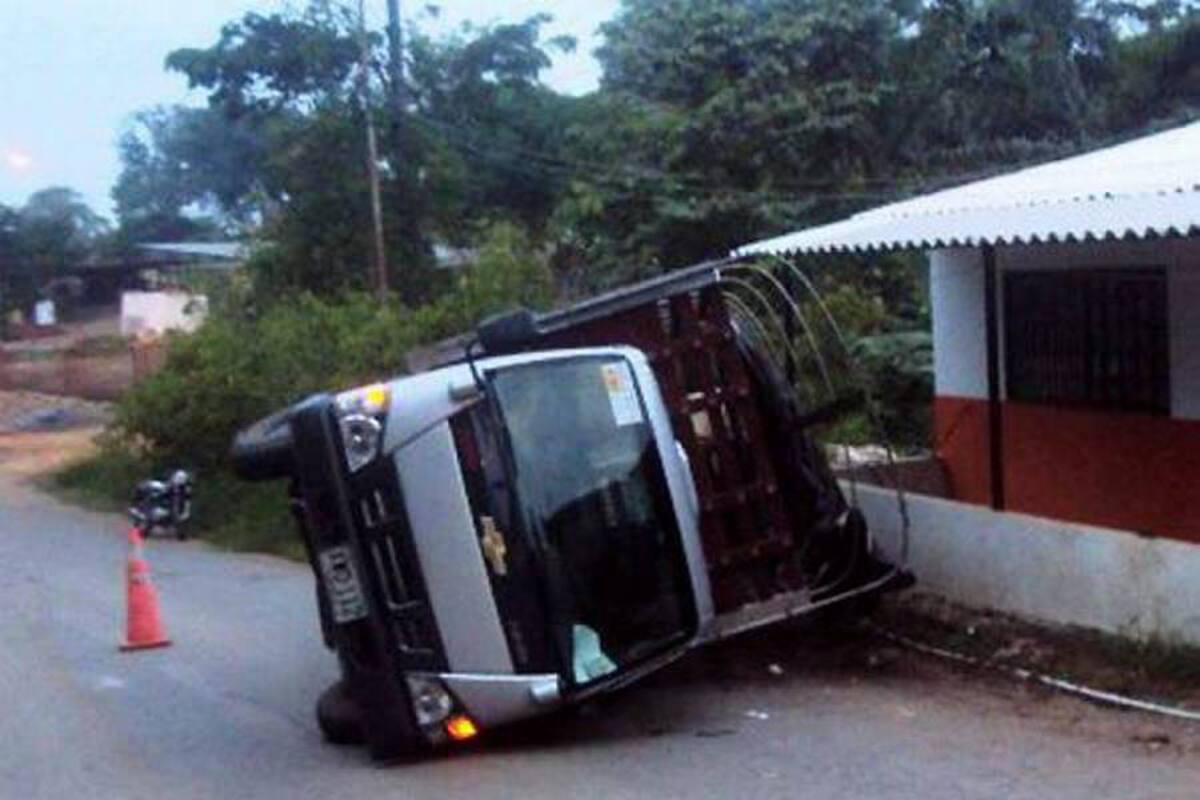 Así quedó el vehículo en que se movilizaba el líder comunal después del primer atentado que sufrió el pasado 24 de marzo. (Foto: Archivo/VANGUARDIA LIBERAL)