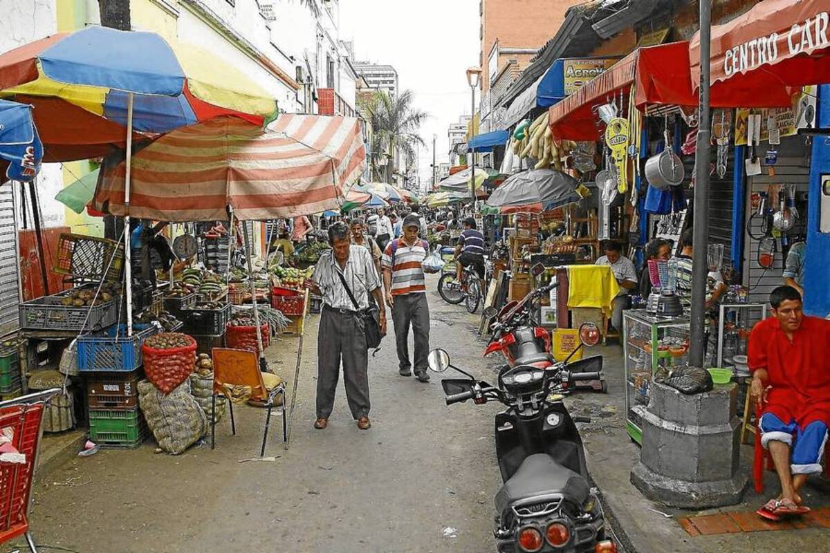 Según ha manifestado el alcalde de Bucaramanga, Luis Francisco Bohórquez Pedraza, los comerciantes informales del Centro, Cabecera y Real de Minas tendrán la oportunidad de trabajar en la temporada navideña pero a través de ferias temporales. (Foto: / VANGUARDIA LIBERAL)