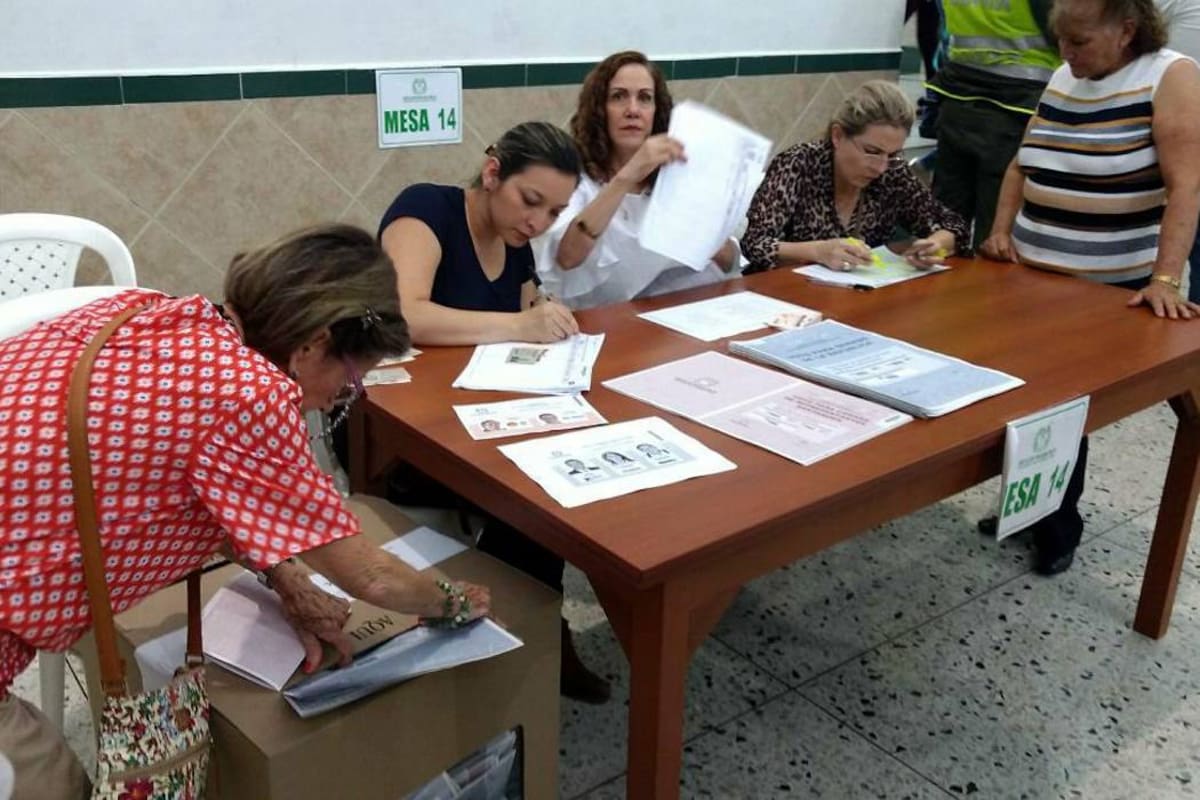 Reportan alteraciones por falta de tarjetones para consulta en Bucaramanga (Foto: Milton Velosa /VANGUARDIA LIBERAL)