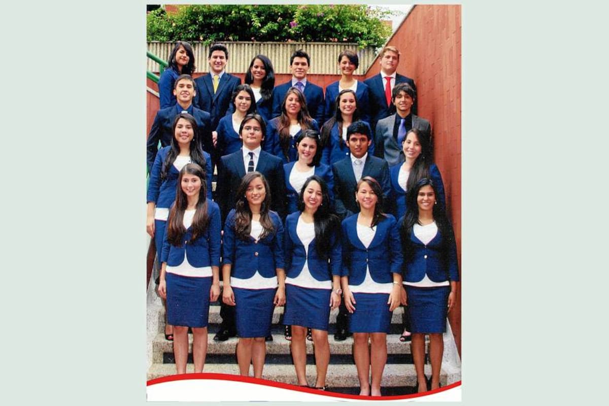 Alumnos que conforman el grupo “Class 2012”: Natalia Andrea Rueda, Luisa Fernanda Cabal, María Paula Rincón, María Daniela Castillo, Katherine González. Melissa Tatiana Calpa, Juan David Castillo, María Catalina Rey, David Fernando León y Lina María Navia, José Alejandro Rangel, Valentina Rodríguez, Natalia Camila Ortiz, Paula Alexandra Muñoz y Santiago Rojas,Daniela Quintero, Luis Miguel Serrano, Silvia Juliana Galvis, Gabriel Andrés Silva, María Alejandra Domínguez y Gabriel Villarreal. (Foto: Suministrada / VANGUARDIA LIBERAL)