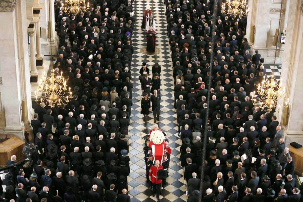 Numerosas personas se instalan en las calles para ver el funeral de Thatcher (Foto: Afp -Stefan Wermuth/ VANGUARDIA LIBERAL)