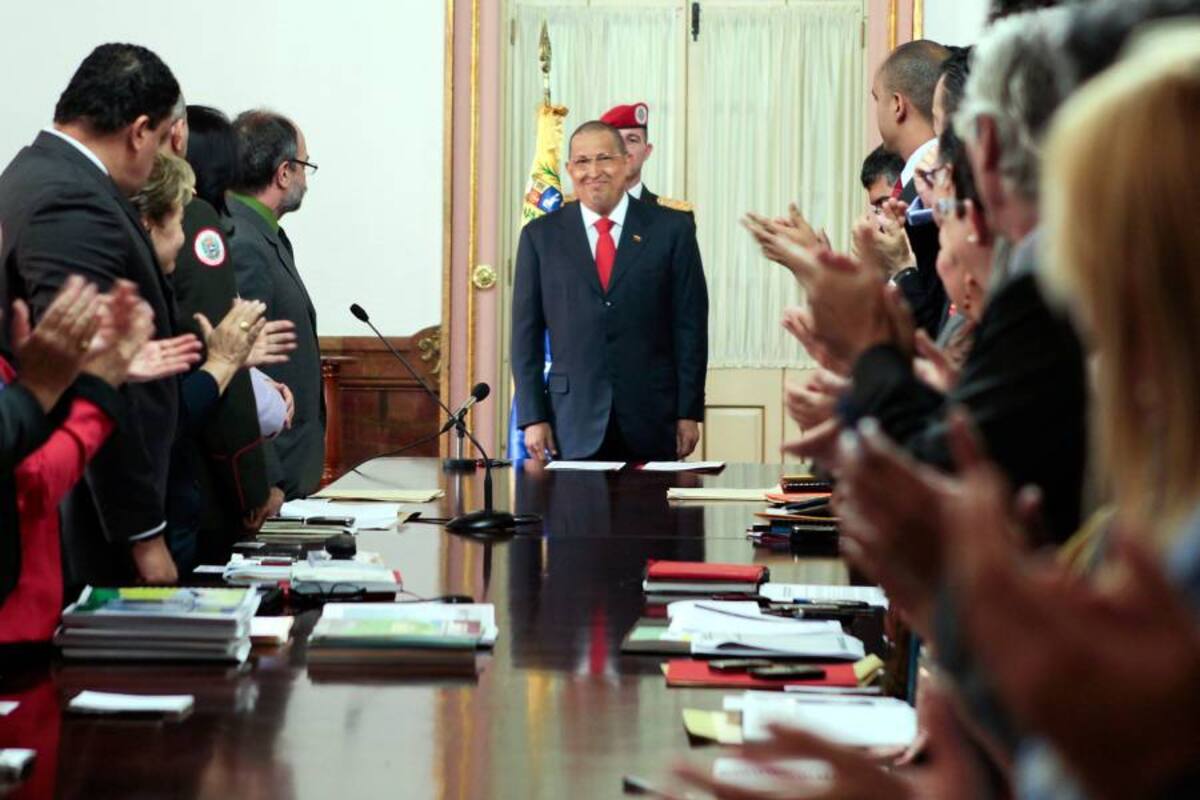 Hugo Chávez habla durante una ceremonia ante sus nuevos ministros en Caracas. (Foto: AFP/VANGUARDIA LIBERAL)