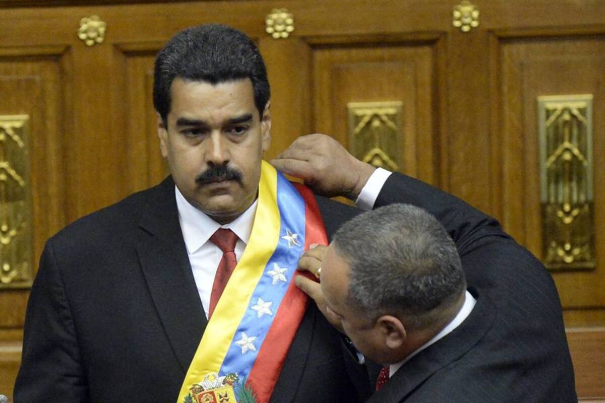 Hombre se cuela en la tribuna e interrumpe el discurso de Maduro (Foto: Tomado de Internet/VANGUARDIA LIBERAL)