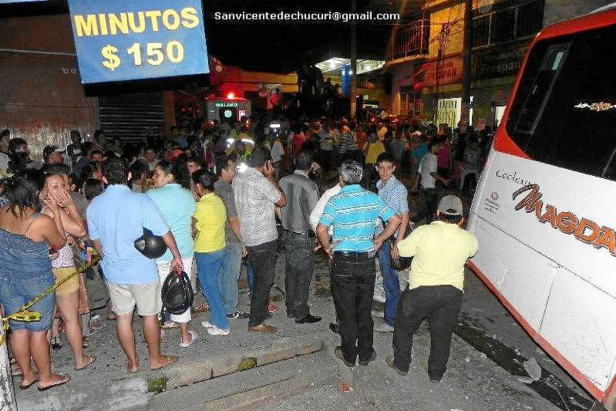 Dos muertos y tres heridos dejó buseta sin frenos en San Vicente de Chucurí (Foto: Suministrada www.sanvicentedechucurí.com/ VANGUARDIA LIBERAL)