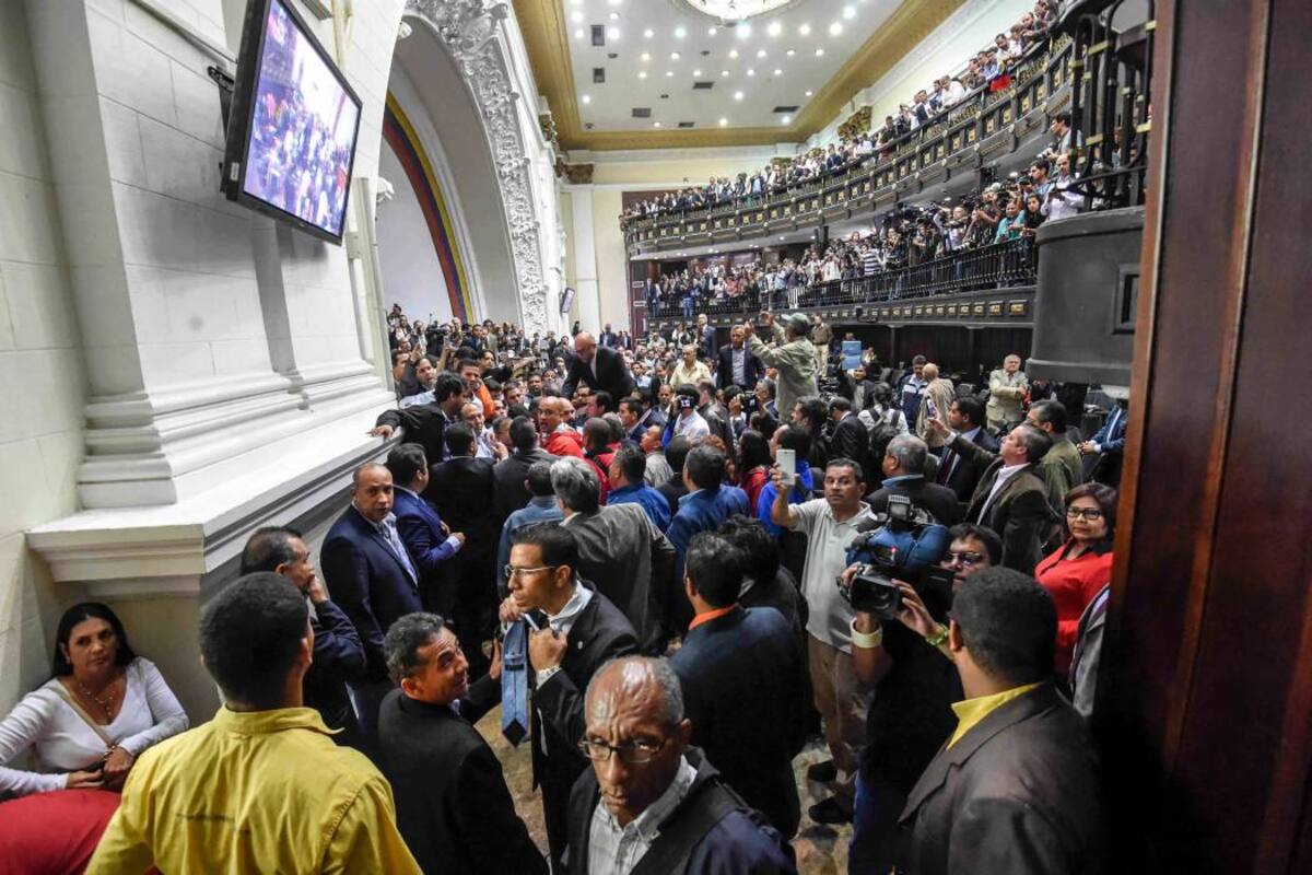 Parlamento de Venezuela declaró la existencia de un golpe de Estado por parte de Maduro (Foto: AFP /VANGUARDIA LIBERAL)