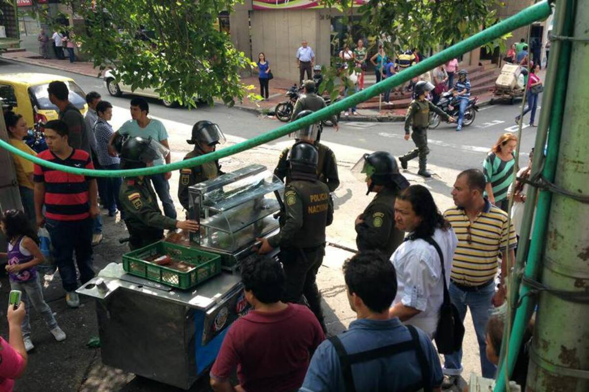 Operativo de recuperación del espacio público en Cabecera (Foto: Suministrada Octavio González/ VANGUARDIA LIBERAL)