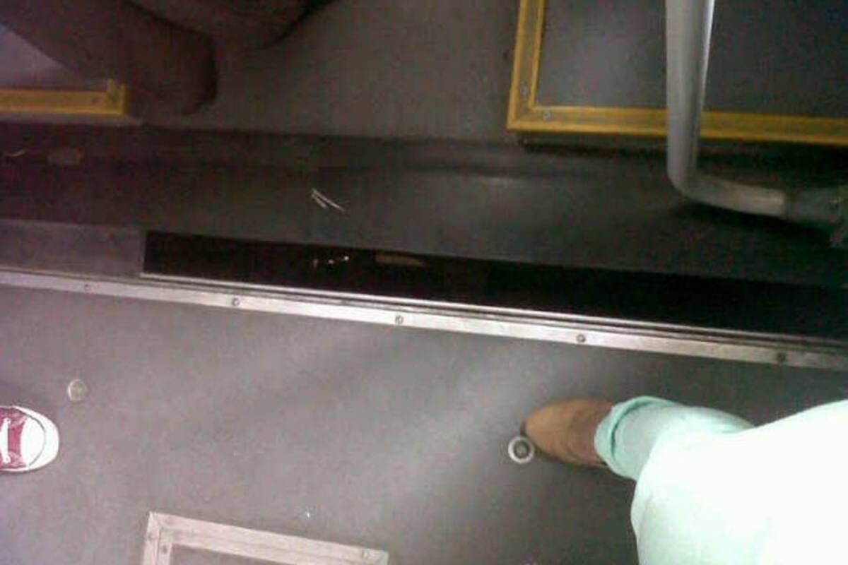 Pasajeros preocupados por daño al interior de bus de Metrolínea (Foto: Gráfico suministrado/VANGUARDIA LIBERAL)