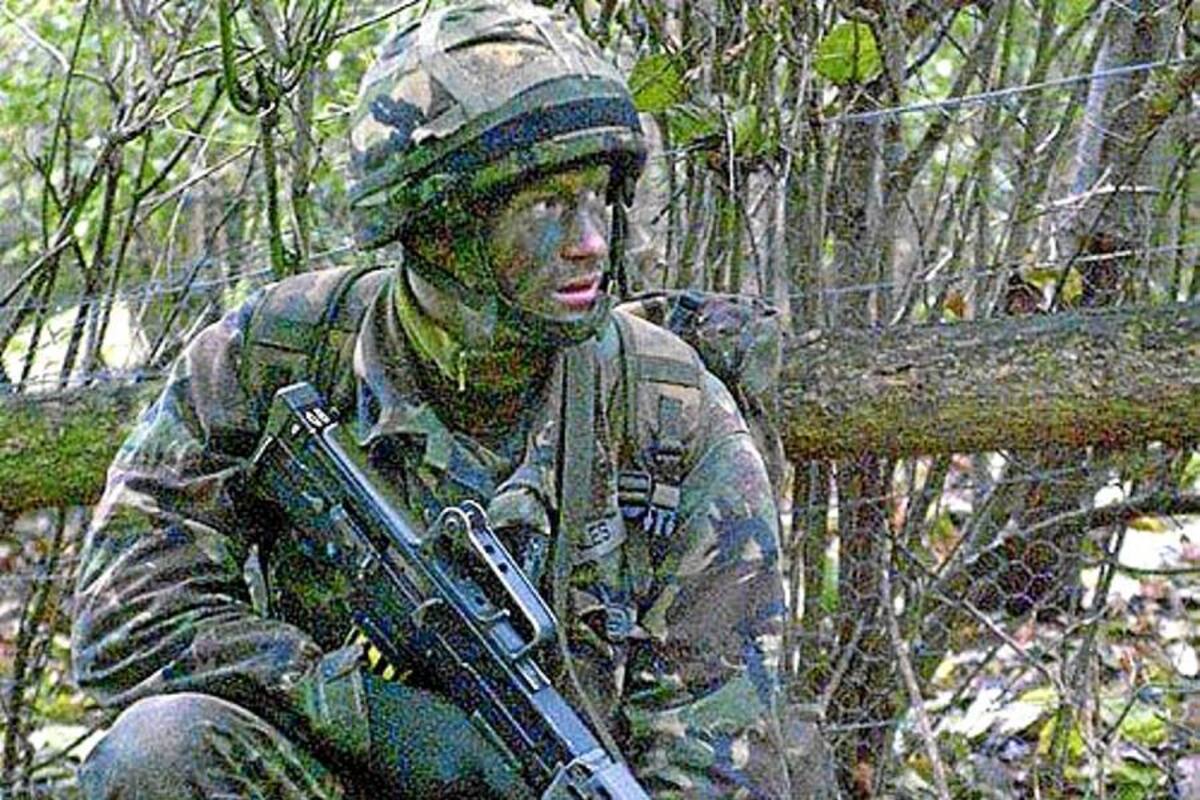 El príncipe Harry en su época militar (Foto: TOMADA DE INTERNET/VANGUARDIA.COM)