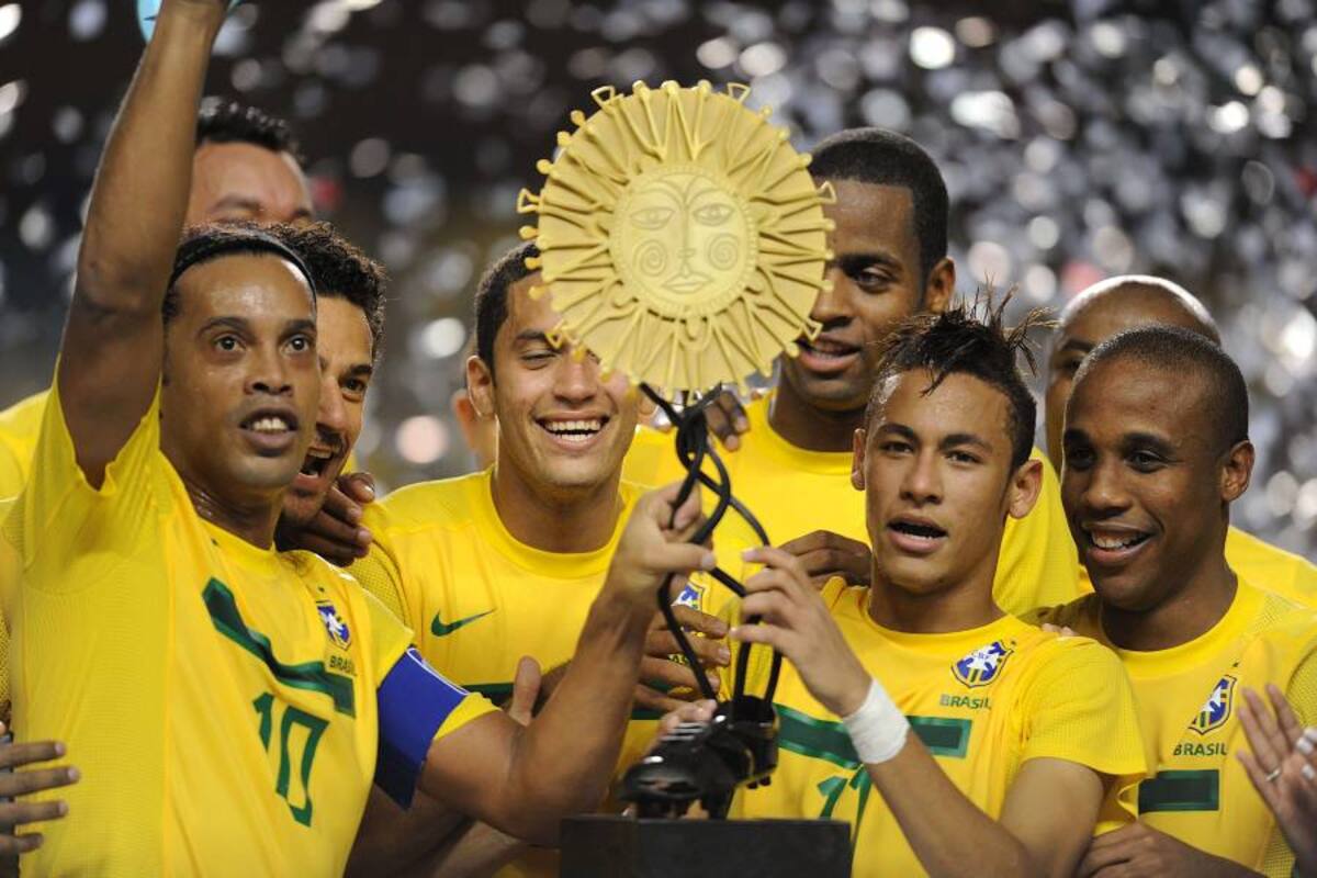 Brasil, con Ronaldinho y Neymar, arriba a Costa Rica para juego amistoso (Foto: Afp/VanguardiaLiberal)