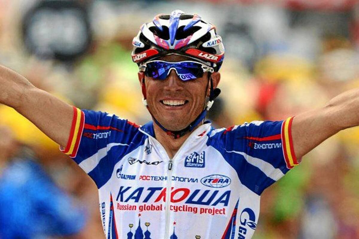 Purito Rodríguez se viste de rosa tras ganar su primera etapa en el Giro (Foto: Tomada de Internet/VanguardiaLiberal)